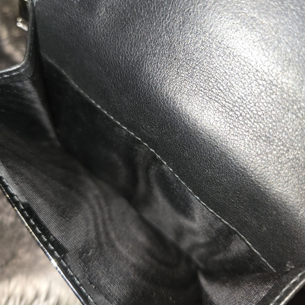Salvatore Ferragamo patent leather wallet with a Gancini clasp and a chain strap - Picture 5 of 7